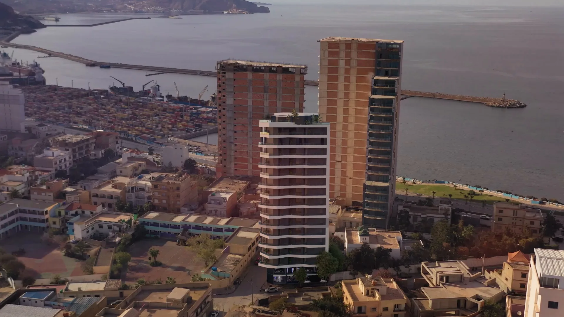 Vue aérienne de la Résidence Wael face à la mer, Oran